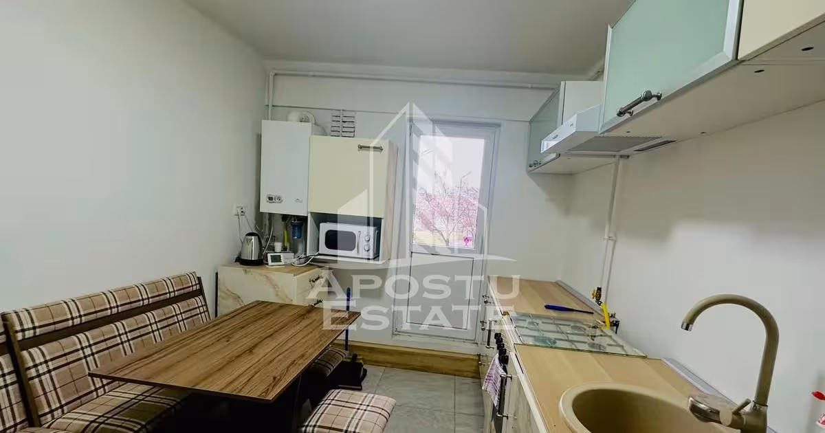 Apartament semidecomandat cu 3 camere în zona Aurel Vlaicu, Arad