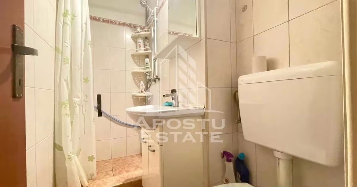 Apartament decomandat cu 4 camere în zona Banu Mărăcine, Arad