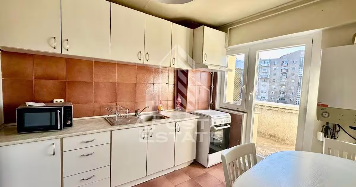 Apartament semidecomandat cu 4 camere în zona Central, Arad preț 2.500 RON / lună