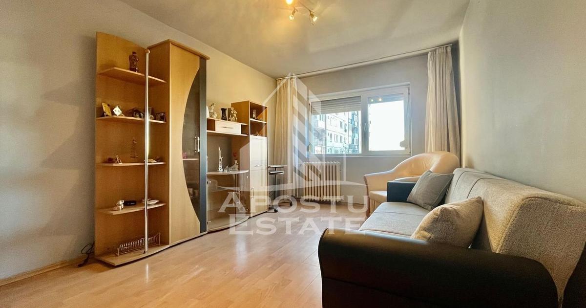 Apartament decomandat cu 3 camere în zona Fortuna, Arad