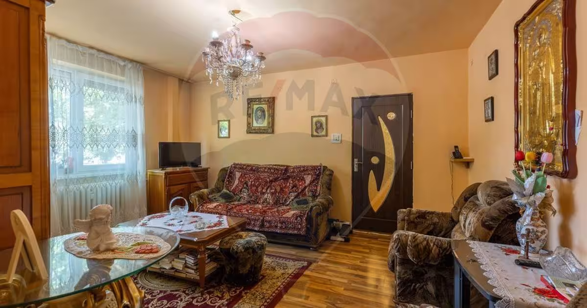 Apartament semidecomandat cu 3 camere în zona P-ța Gării, Arad