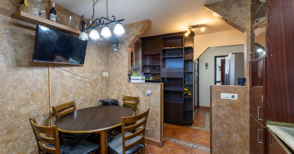 Apartament decomandat cu 3 camere în zona Podgoria, Arad