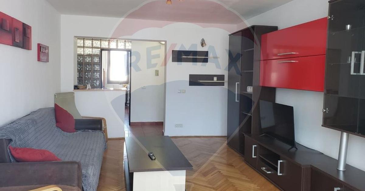 Apartament decomandat cu 3 camere în zona Polivalentă, Arad