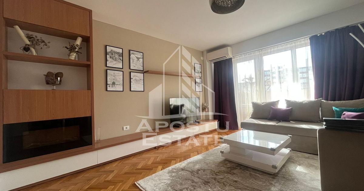 Apartament decomandat cu 3 camere în zona Polivalentă, Arad