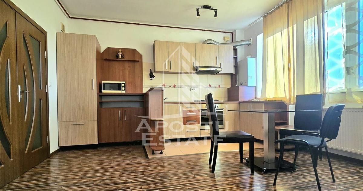 Apartament semidecomandat cu 3 camere în zona UTA, Arad