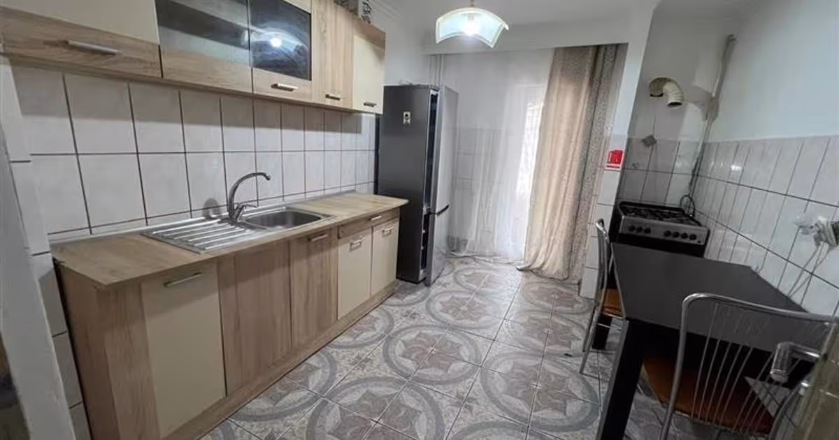 Apartament decomandat cu 3 camere în zona Bistrița Lac, Bacău