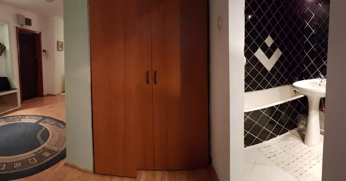 Apartament decomandat cu 3 camere în zona Central, Bacău