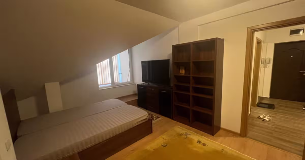 Apartament semidecomandat cu 3 camere în zona Central, Bacău