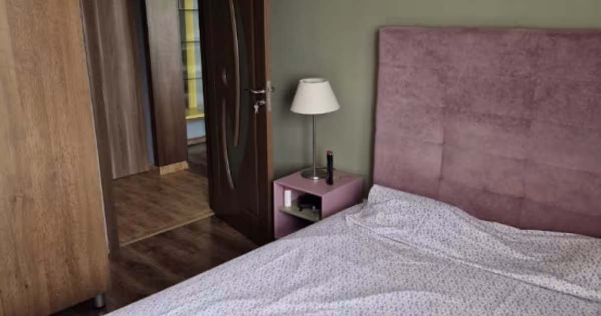 Apartament semidecomandat cu 3 camere în zona CFR, Bacău