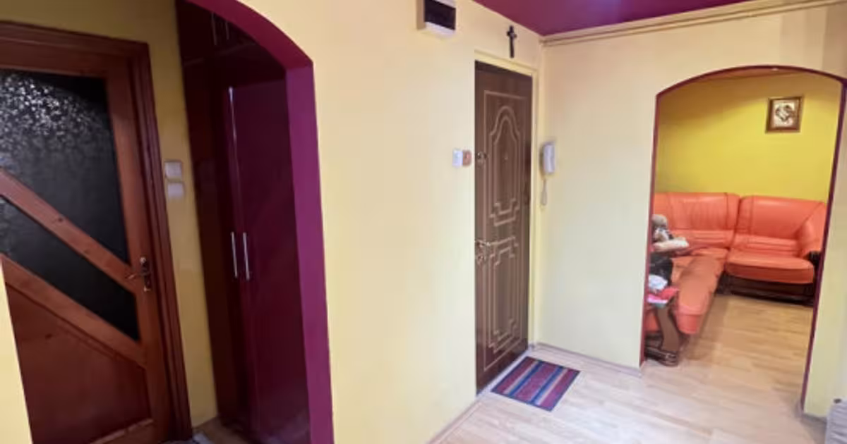 Apartament decomandat cu 3 camere în zona Nord, Bacău
