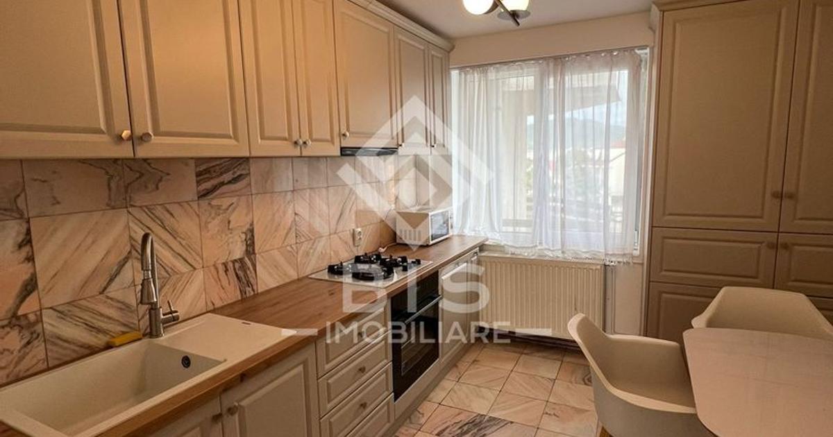 Apartament decomandat cu 3 camere în zona Central, Bistrița