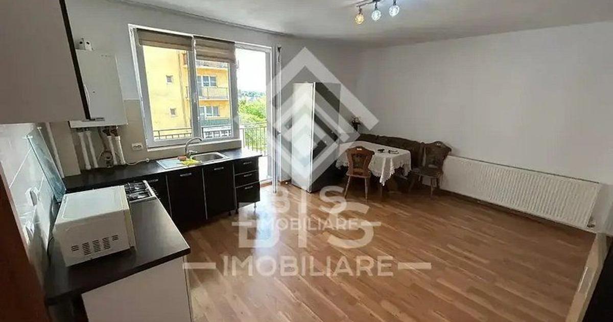 Apartament semidecomandat cu 3 camere în zona Vest, Bistrița