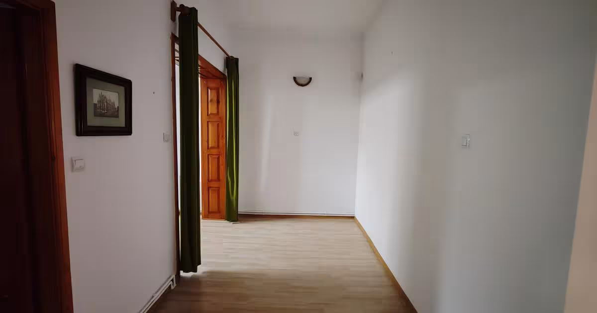 Apartament semidecomandat cu 2 camere în zona Central, Brașov