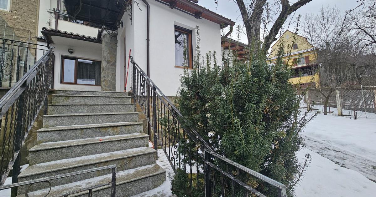 Apartament decomandat cu 3 camere în zona Central, Brașov