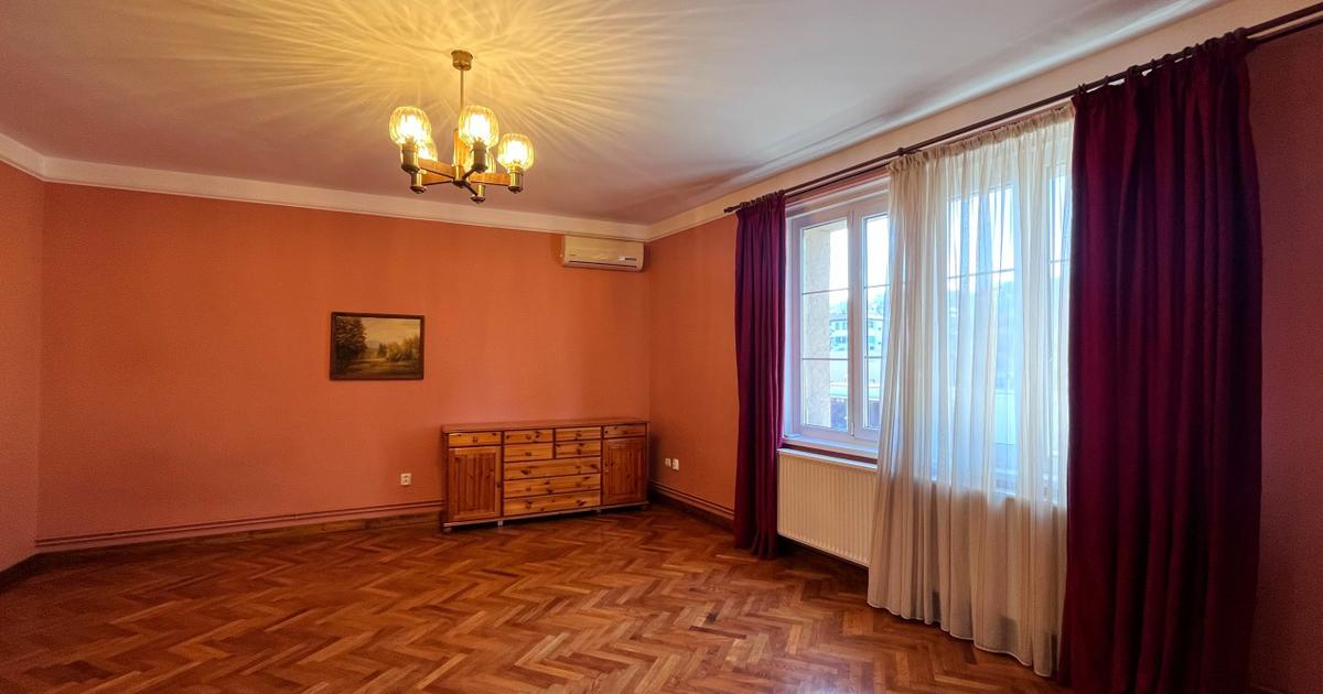 Apartament decomandat cu 3 camere în zona Central, Brașov