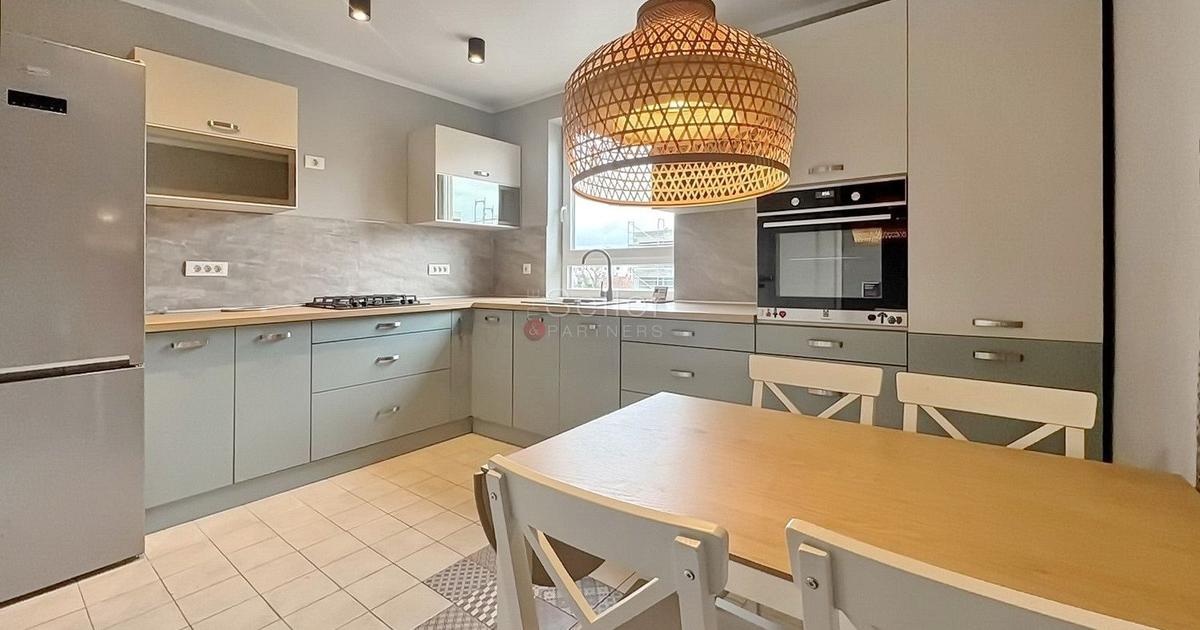 Apartament decomandat cu 3 camere în zona Central, Brașov