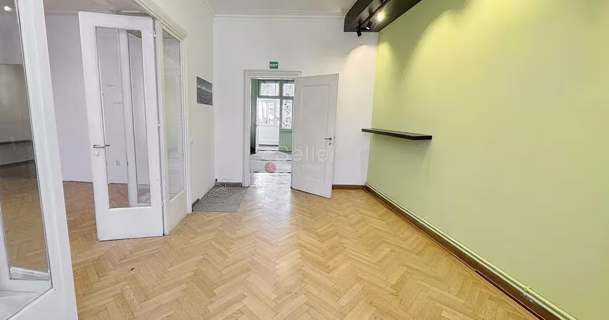 Apartament semidecomandat cu 4 camere în zona Centrul Istoric, Brașov