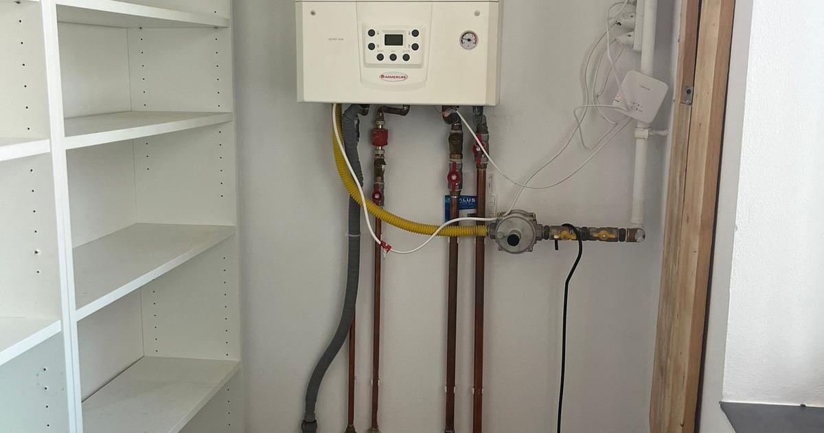 Apartament semidecomandat cu 3 camere în zona Florilor, Brașov