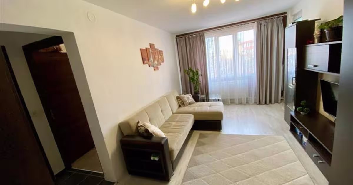 Apartament semidecomandat cu 3 camere în zona Griviței, Brașov