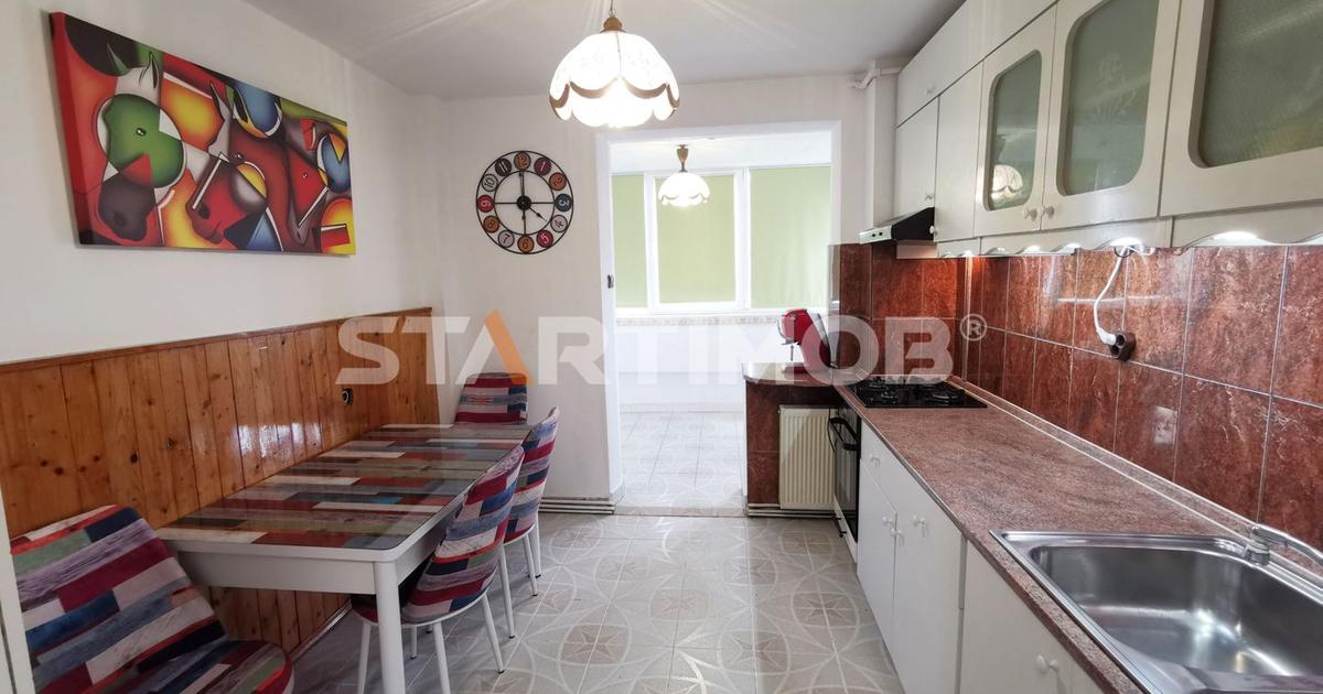 Apartament decomandat cu 3 camere în zona Griviței, Brașov