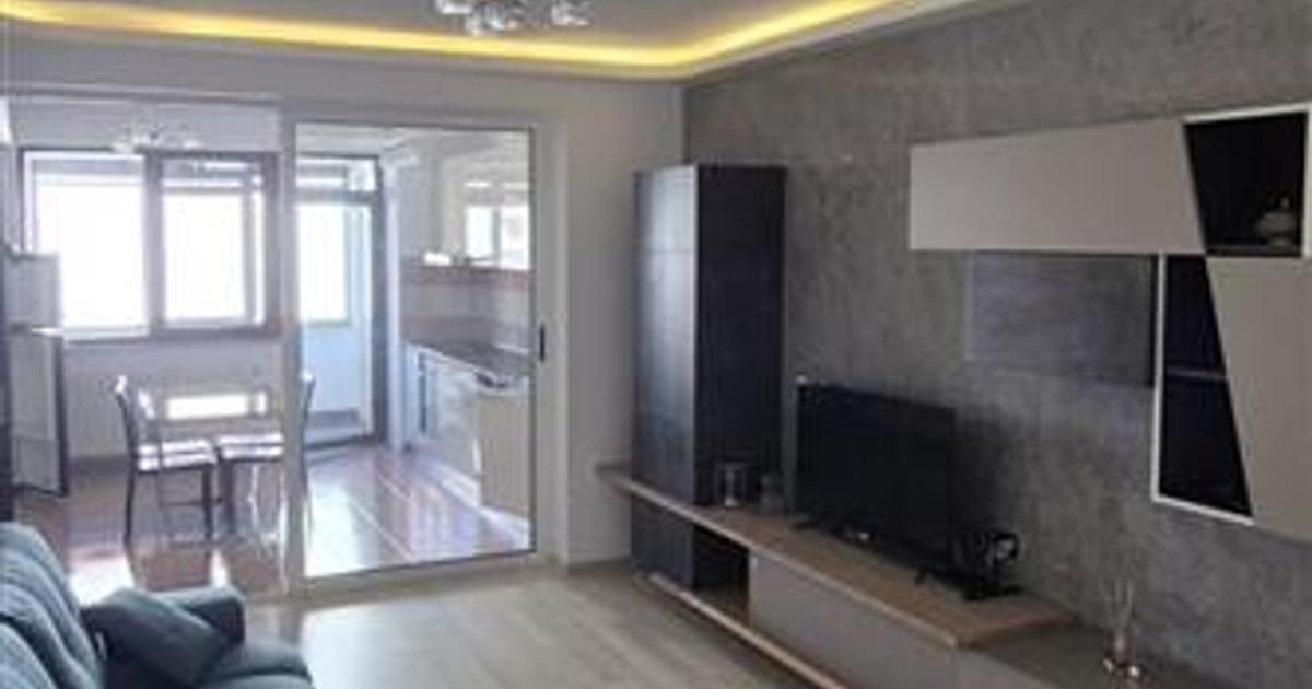 Apartament decomandat cu 3 camere în zona Tractorul, Brașov