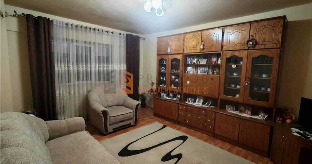 Apartament decomandat cu 3 camere în zona 1 Decembrie, Buzău