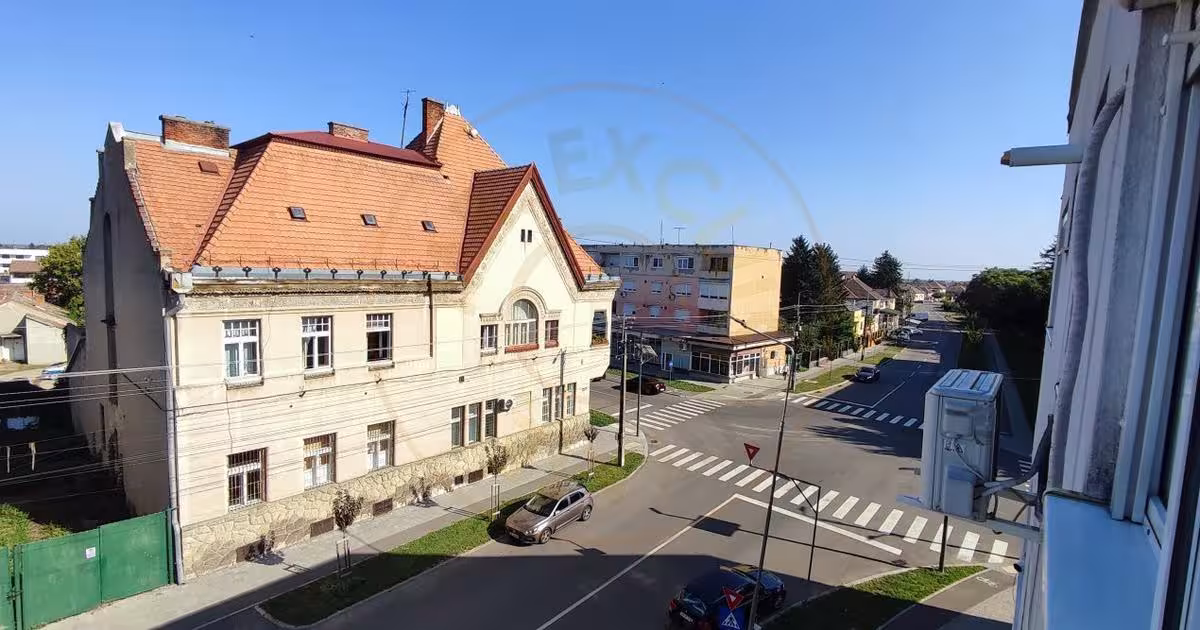 Apartament decomandat cu 2 camere în Carei