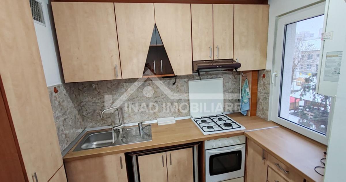 Apartament semidecomandat cu 3 camere în zona Mănăștur, Cluj-Napoca