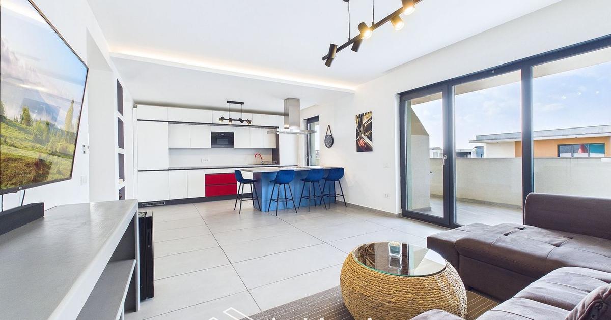 Apartament decomandat cu 3 camere în Dumbrăvița