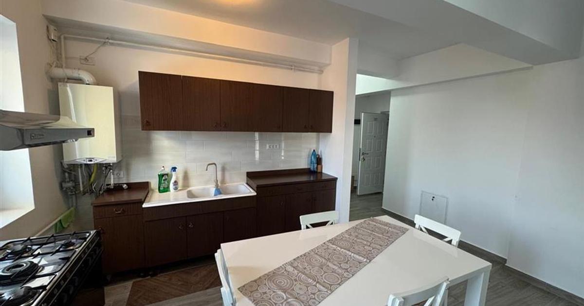 Apartament semidecomandat cu 2 camere în zona Central, Focșani