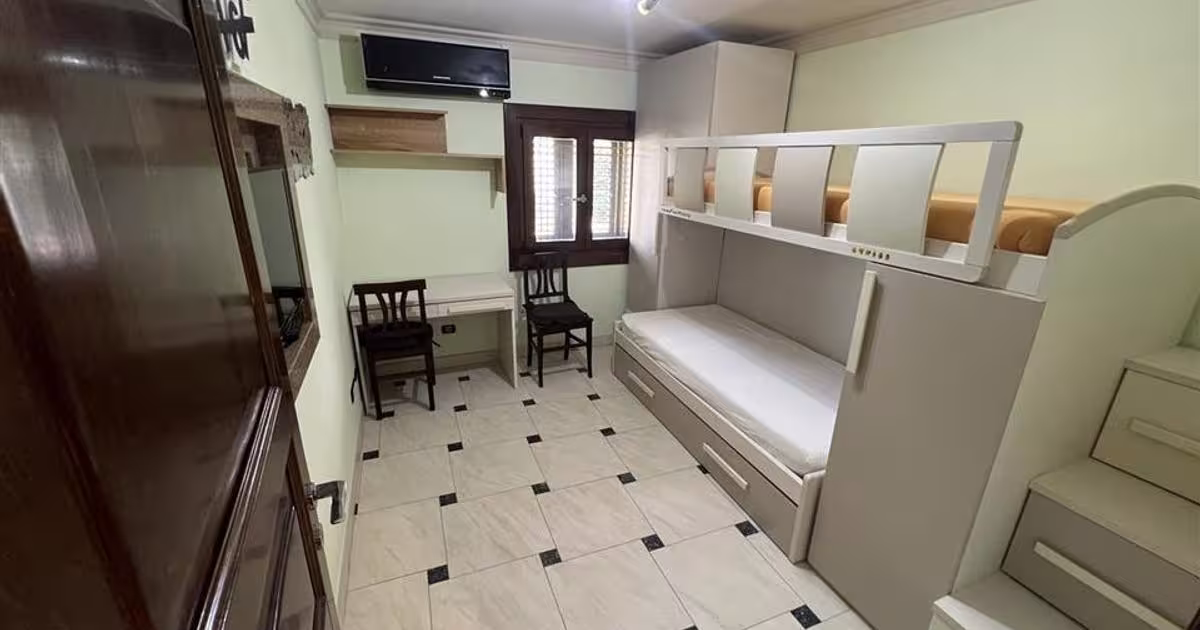 Apartament decomandat cu 3 camere în zona Est, Focșani