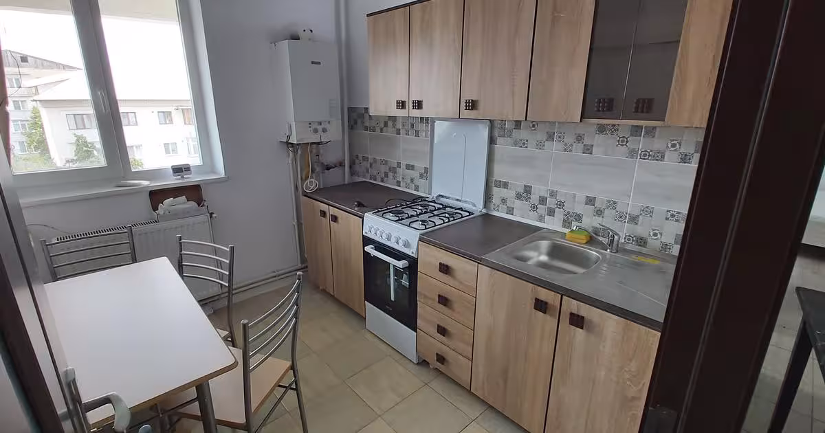 Apartament decomandat cu 3 camere în zona Ultracentral, Focșani preț 350 € / lună | Imobiliare.ro