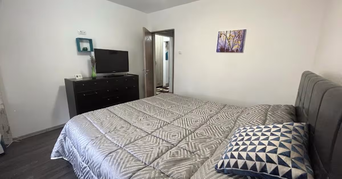Apartament semidecomandat cu 2 camere în zona Piața Centrală, Galați preț 1.800 RON / lună