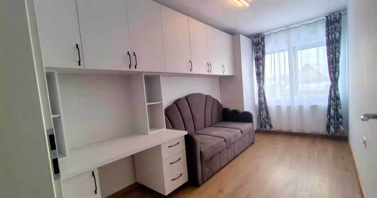 Apartament semidecomandat cu 3 camere în Ipotești