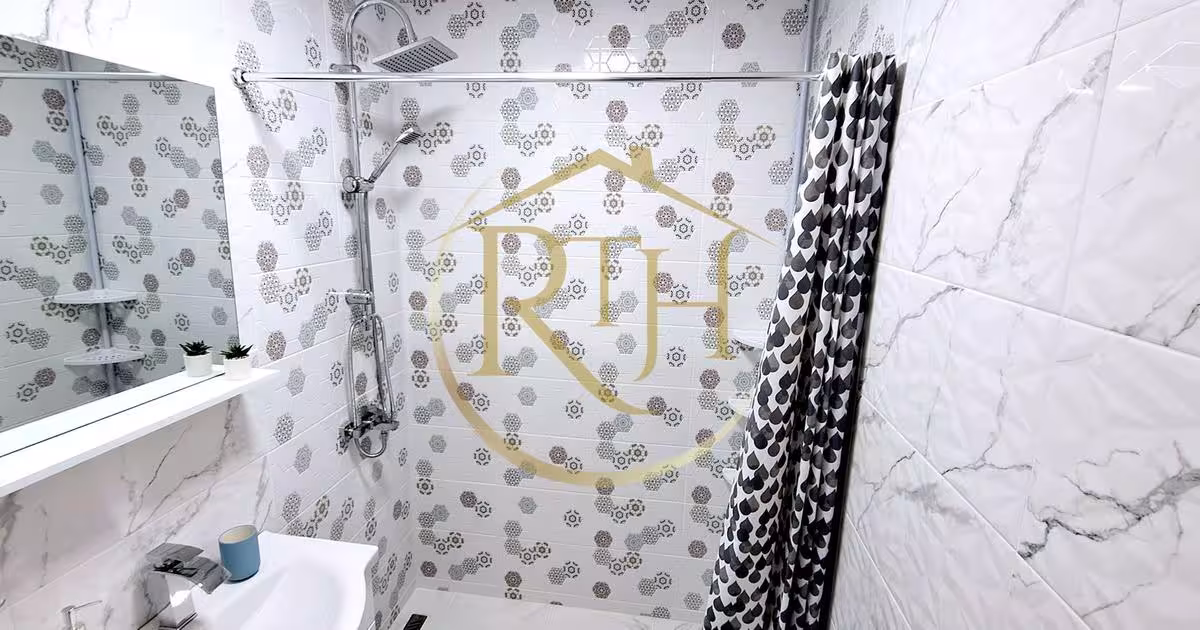 Apartament semidecomandat cu 2 camere în zona Central, Moldova Nouă