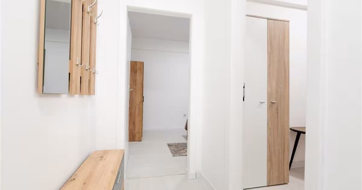 Apartament semidecomandat cu 4 camere în zona Central, Oradea