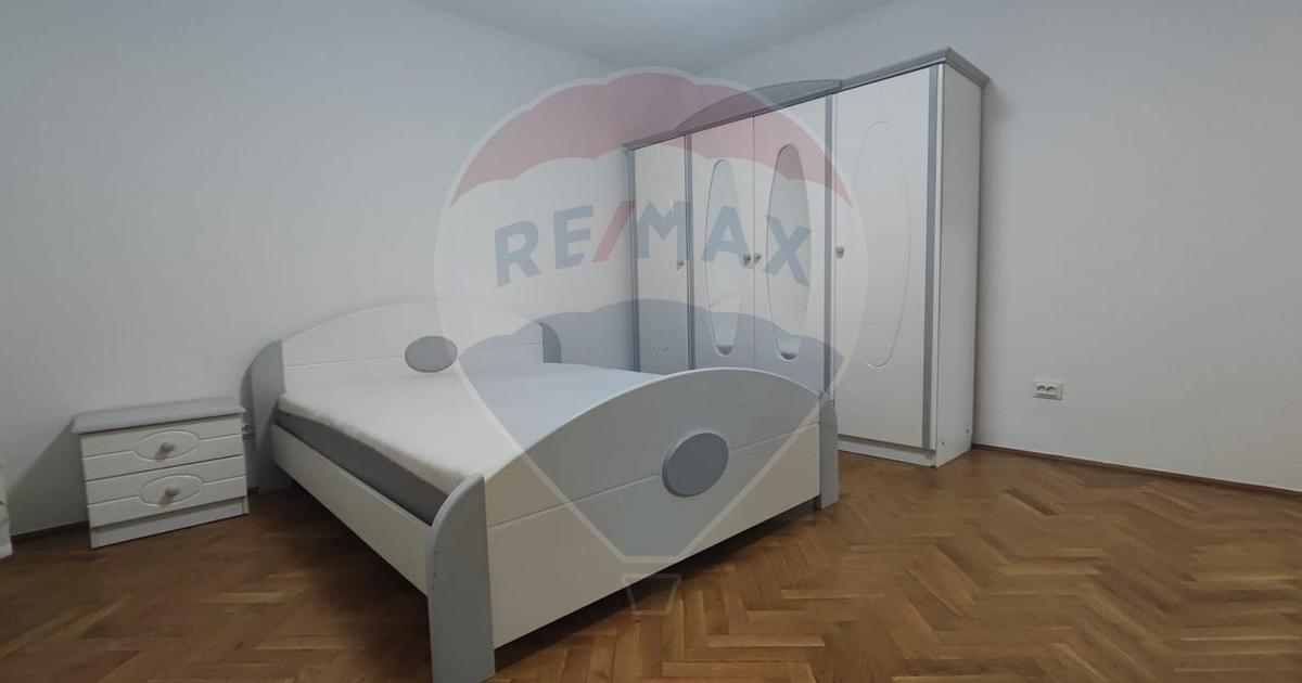 Apartament decomandat cu 3 camere în zona Decebal, Oradea