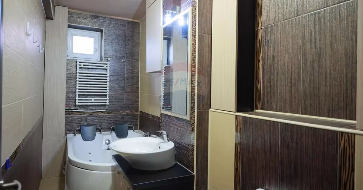Apartament decomandat cu 3 camere în zona Rogerius, Oradea