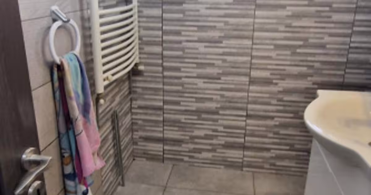 Apartament semidecomandat cu 3 camere în zona Ceair, Pitești preț 1.800 RON / lună