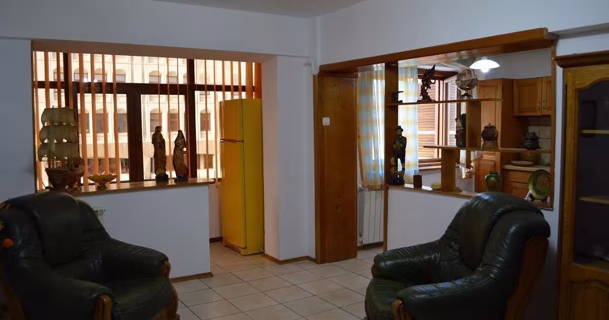 Apartament decomandat cu 2 camere în zona Central, Pitești