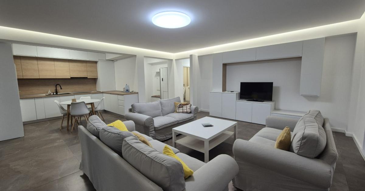 Apartament decomandat cu 3 camere în zona Central, Pitești