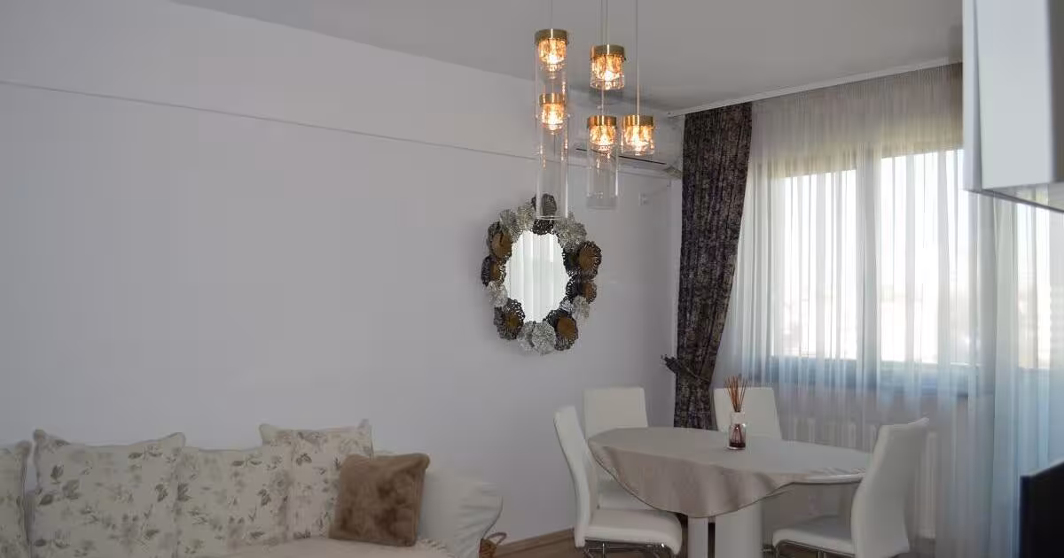 Apartament decomandat cu 3 camere în zona Frații Golești, Pitești