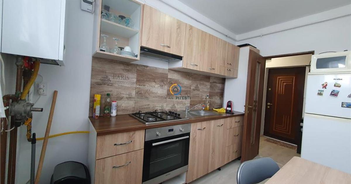 Apartament semidecomandat cu 4 camere în zona Ultracentral, Pitești