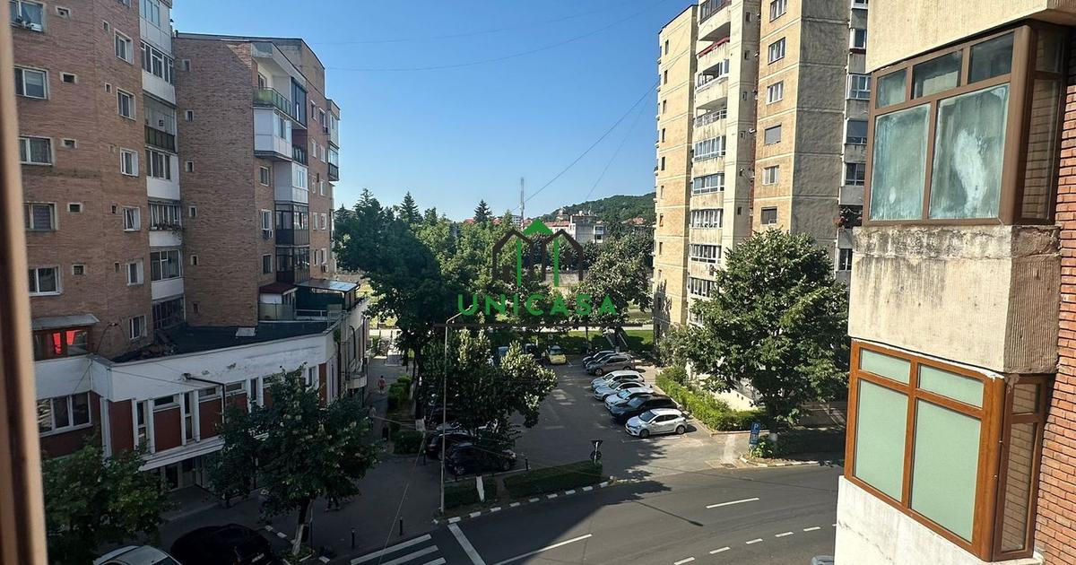 Apartament decomandat cu 3 camere în zona Central, Râmnicu Vâlcea