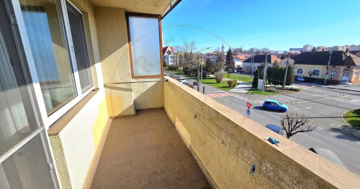 Apartament decomandat cu 3 camere în zona Cloșca, Satu Mare preț 400 € / lună | Imobiliare.ro