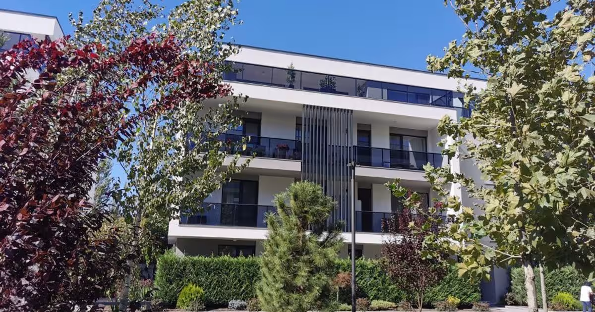 Apartament semidecomandat cu 3 camere în zona Iancu Nicolae, Sector 1