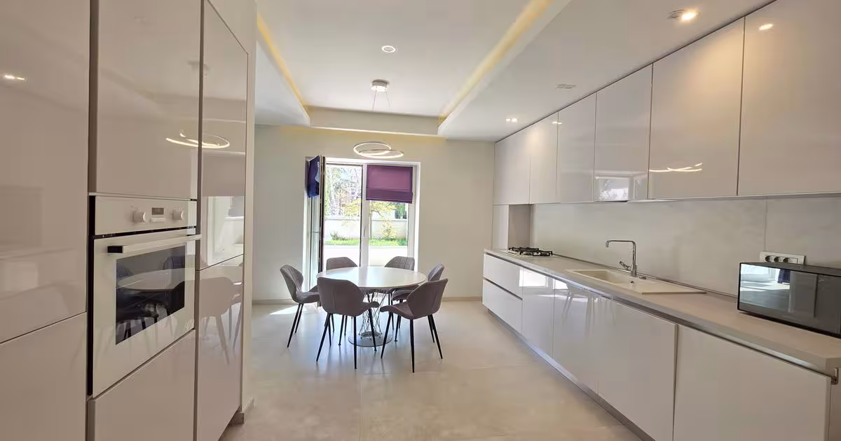 Apartament semidecomandat cu 4 camere în zona Pipera, Sector 1