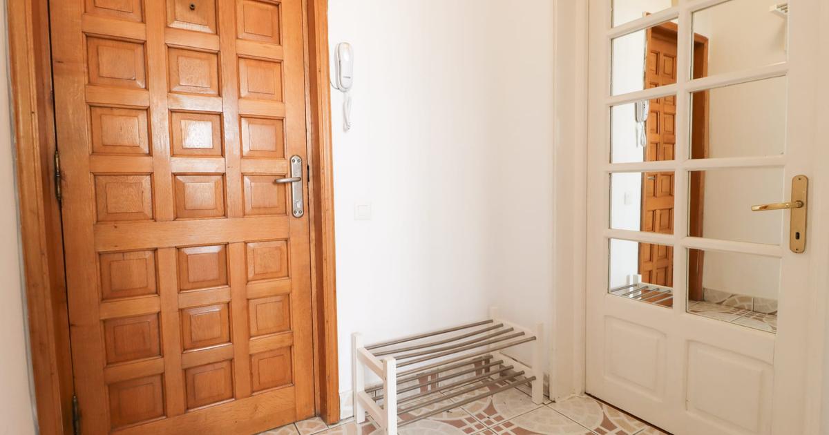 Apartament semidecomandat cu 3 camere în zona Obor, Sector 2