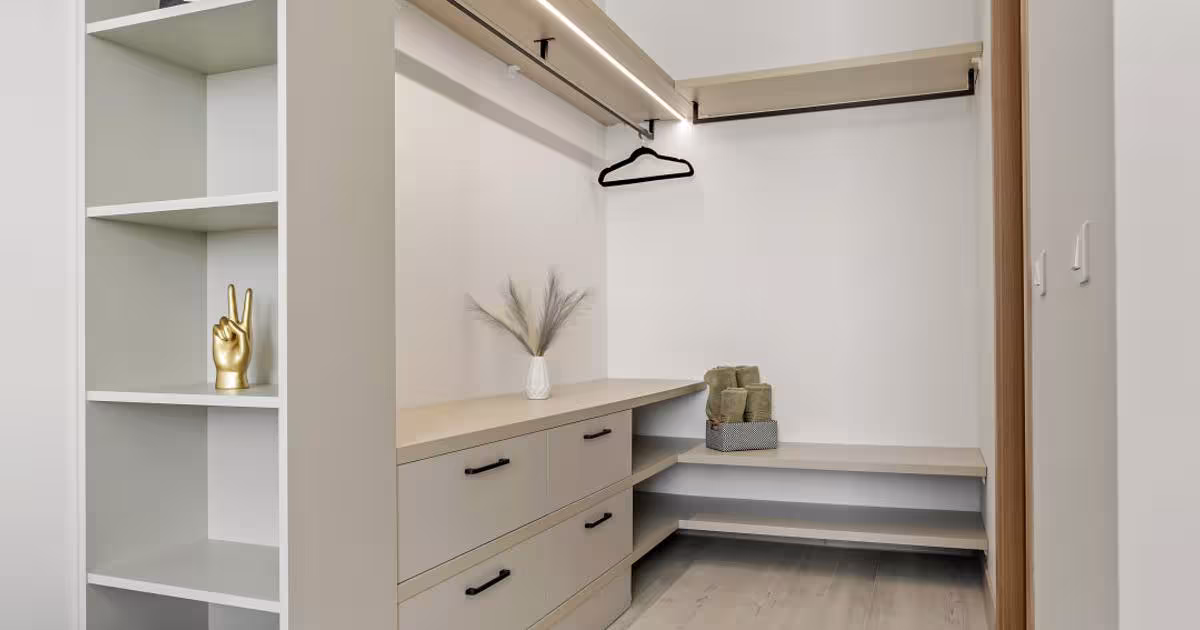 Apartament semidecomandat cu 3 camere în zona Vitan-Bârzești, Sector 4