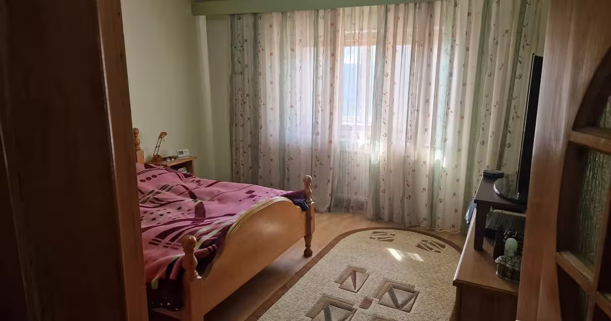 Apartament decomandat cu 3 camere în zona Obcini, Suceava